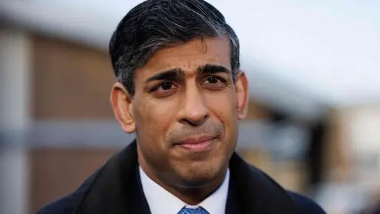 British Prime Minister Rishi Sunak invites political criticisms by advocating a ban on mobile phones in schools through a video message."