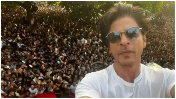 The crowd gathered in Berlin to wish Shah Rukh Khan on his birthday surprised even the crew: "I've never seen such a crowd even for a Brad Pitt," revealed Alyy Khan.