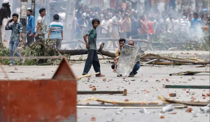 Curfew imposed in Bangladesh, more than 100 people killed due to protests, hundreds of Indians returned home