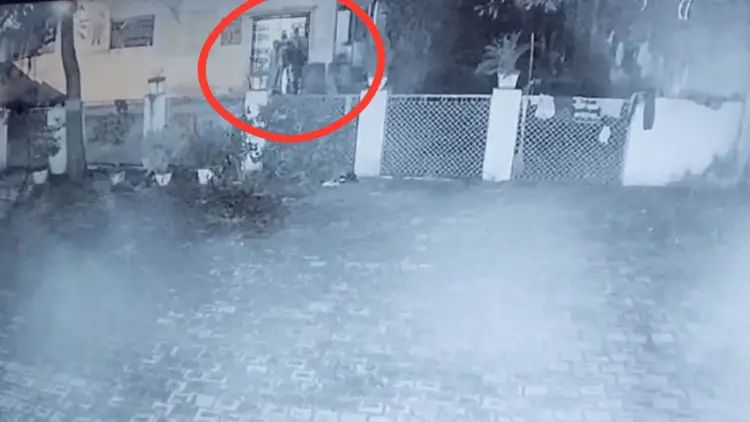 CTV Footage: 6 Kidnapping by masked men 17 year old girl kidnapped in Gwalior shelter home at midnight Police suspect involvement of boyfriend